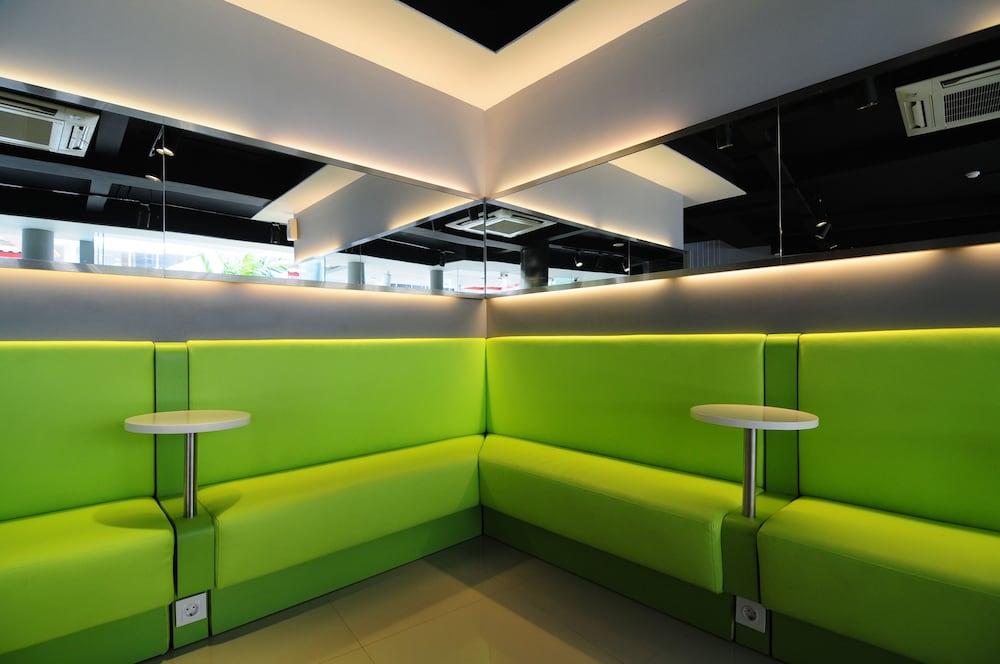 Swift Inn Aeropolis Airport Tangerang Exteriör bild