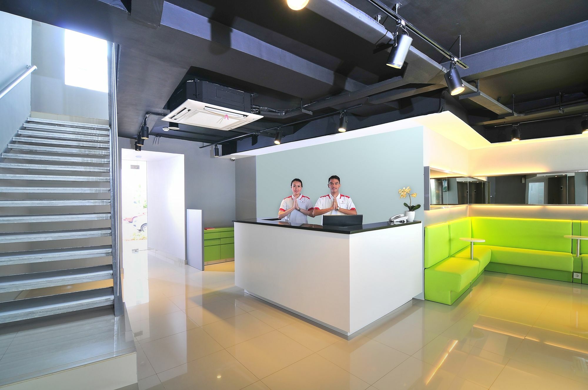 Swift Inn Aeropolis Airport Tangerang Exteriör bild