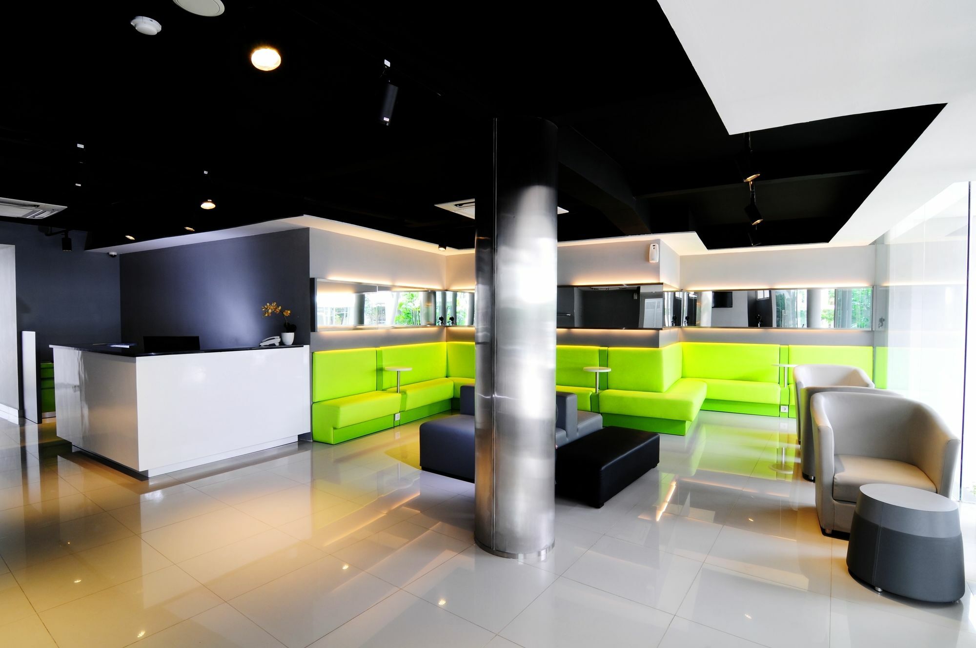 Swift Inn Aeropolis Airport Tangerang Exteriör bild